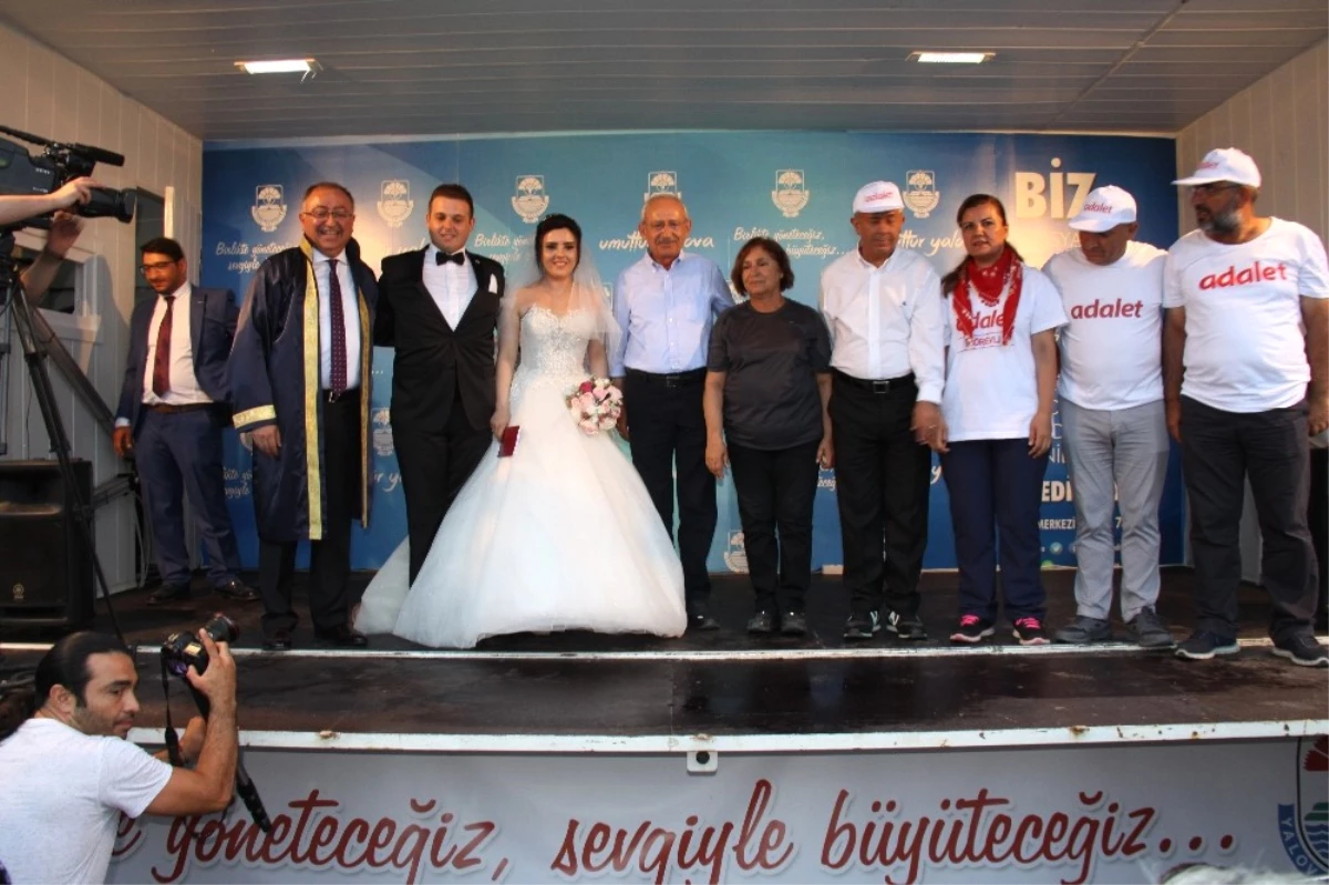 Kılıçdaroğlu, Yürüyüşün Sonunda Nikah Şahitliği Yaptı