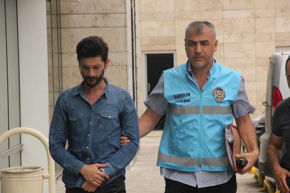 Kıskandığı Eski Kız Arkadaşını Bıçakladı