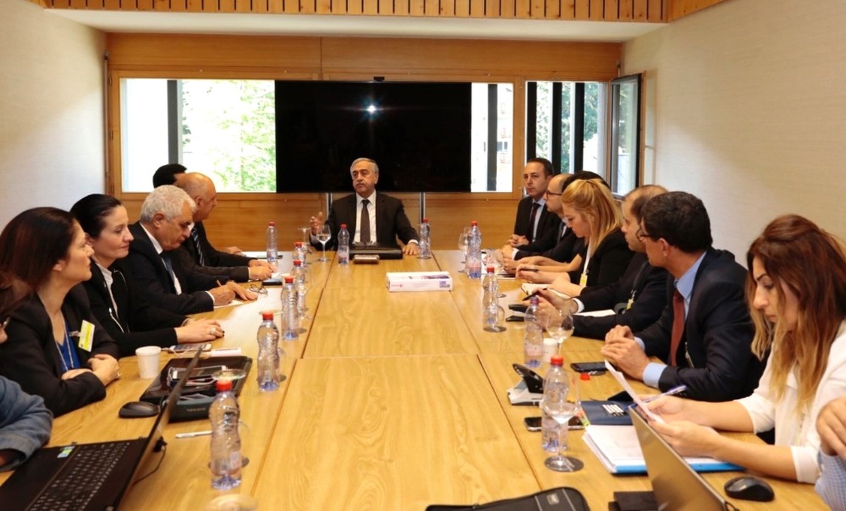 KKTC Cumhurbaşkanı Akıncı Müzakere Heyeti ile Bir Araya Geldi