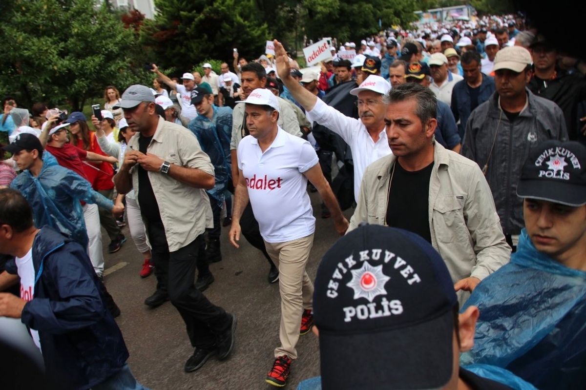 Kocadon, Kılıçdaroğlu ile Birlikte \'Adalet Yürüyüşü\'ne Katıldı