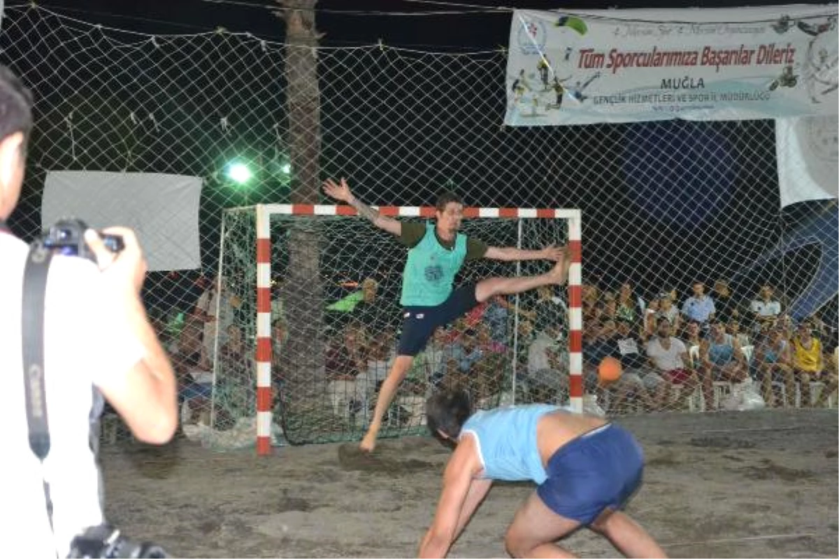 Köyceğiz\'de Plaj Hentbolu Şenliği