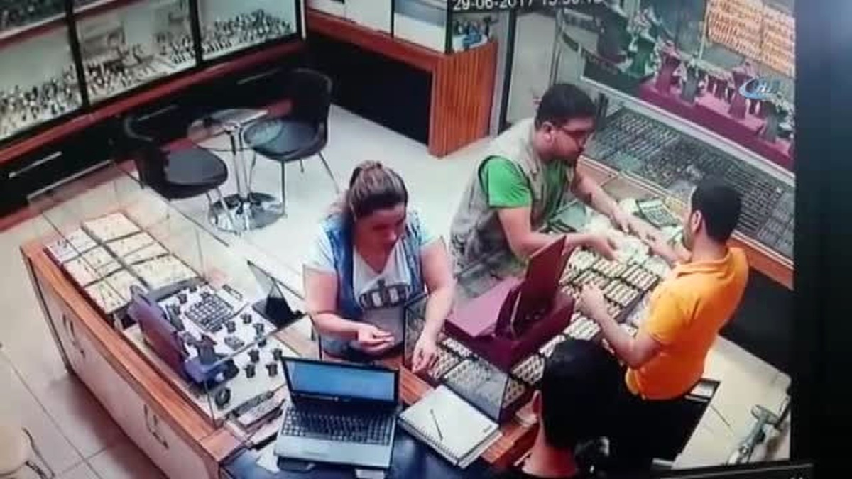 Kuyumcudan Hırsızlık Yapan İki İranlı Tutuklandı
