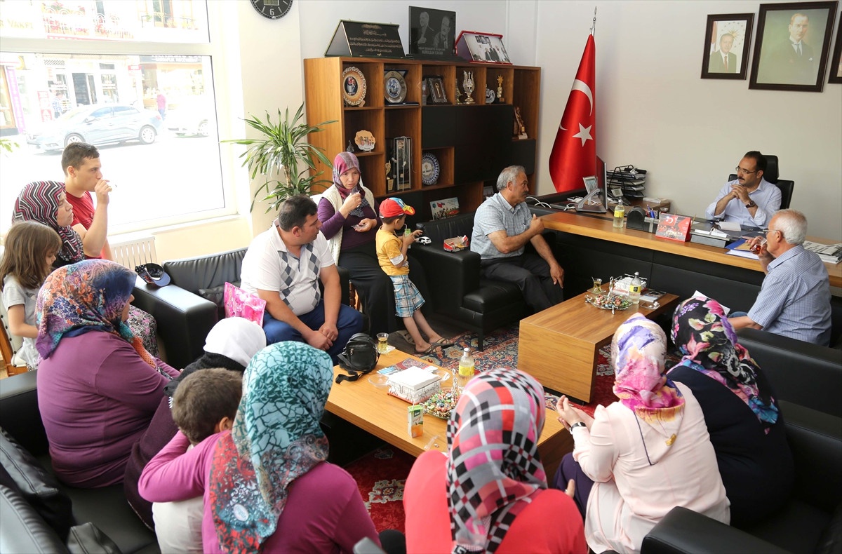 Mahalle Sakinleri, Başkan Cahan\'ı Ziyaret Etti