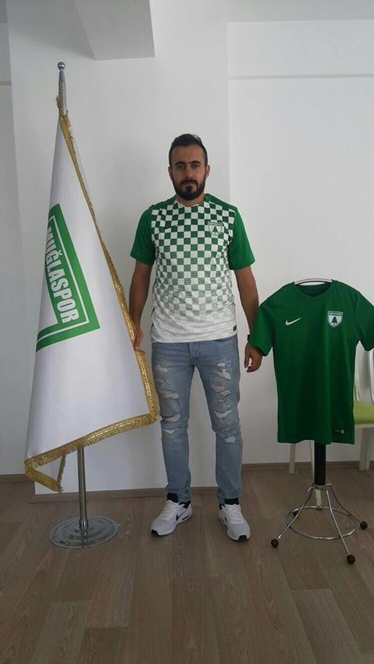 Malatyaspor Alt Yapısında Yetişen Erhan Gözetlik, Muğlaspor\'a Transfer Oldu