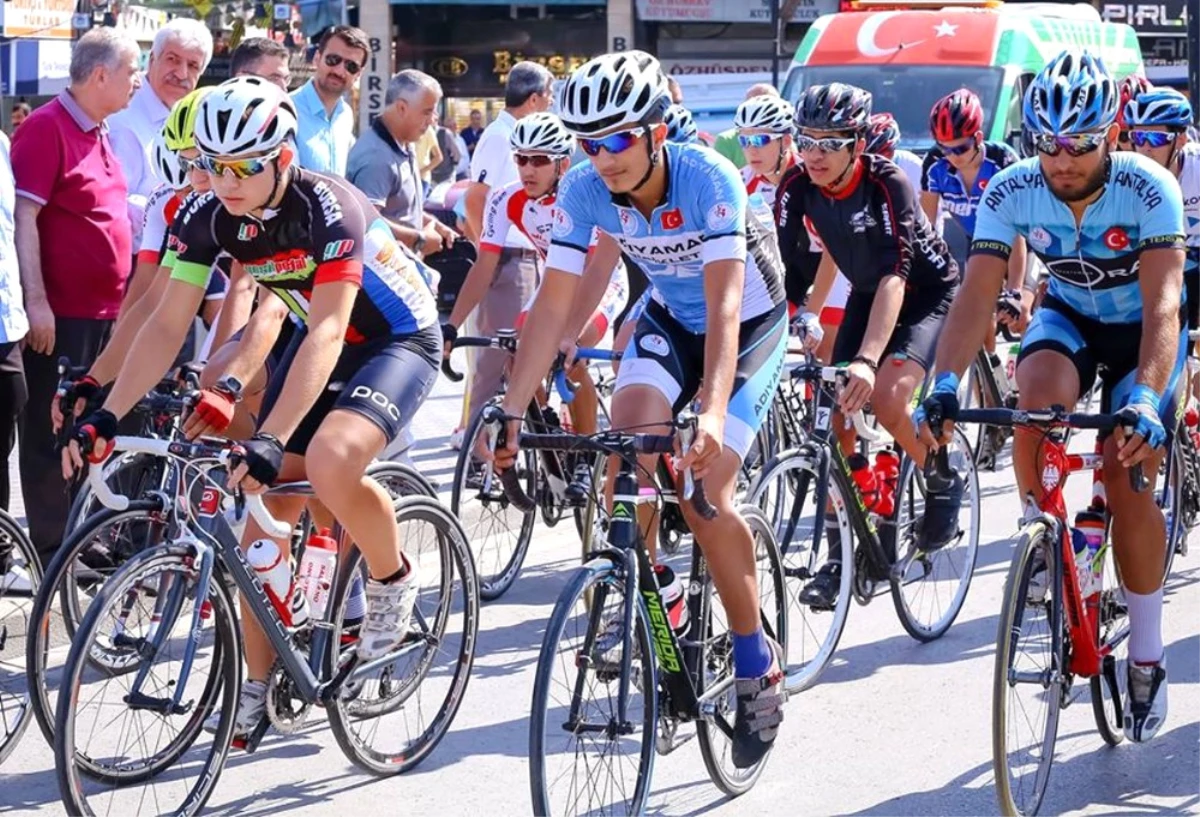 Türkiye Bisiklet Şampiyonası Malatya 4. Etap Yol Yarışları\' Başladı