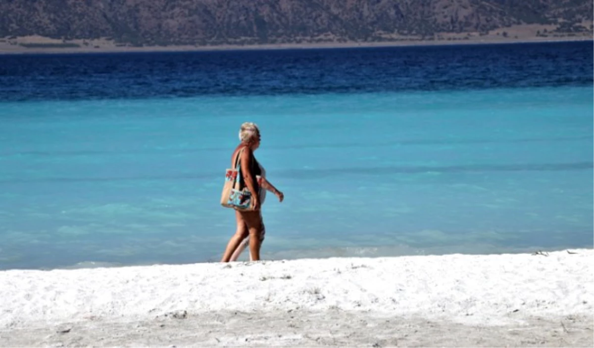 Türkiye\'nin Maldivleri\' Salda Gölü Turistlerin Yeni Gözdesi