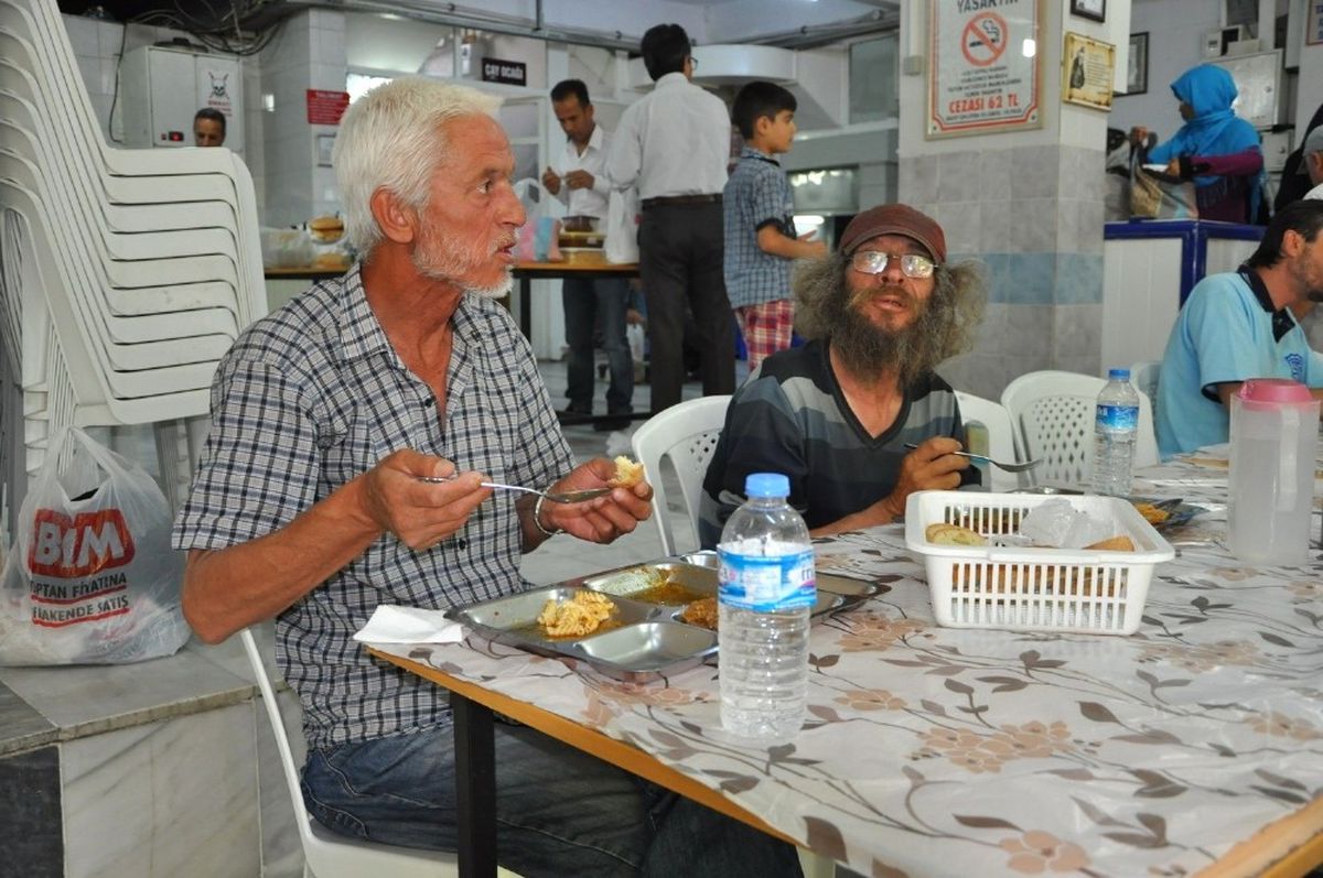 Uşşak Aşevi 24 Yıldır İhtiyaç Sahiplerinin Yanında