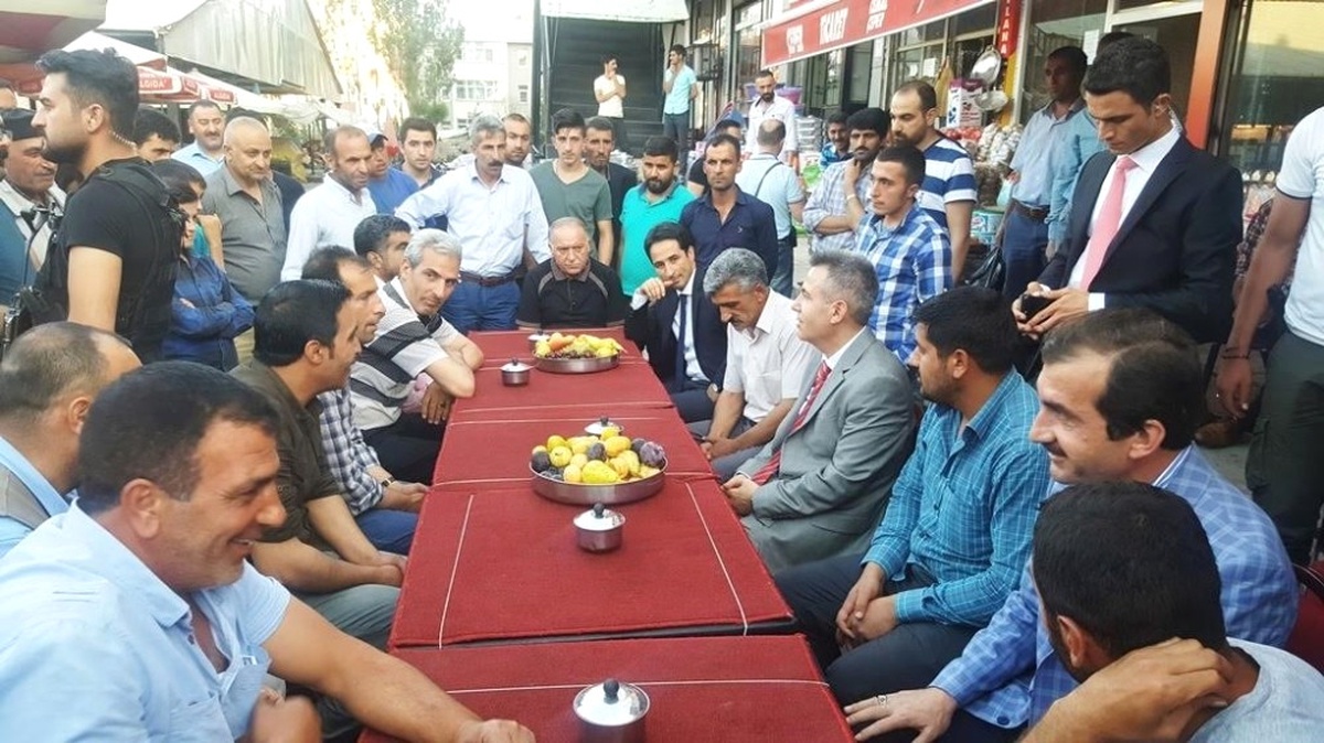 Vali Elban Çöken Halk Pazarı Esnafına Ziyaret