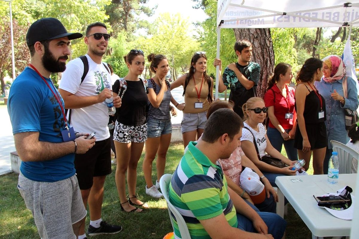 Yerli ve Yabancı Öğrenciler Engelliler ile Piknik Yaptı