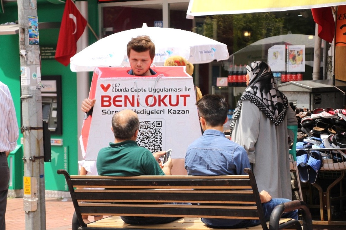 67 Burda, Cepte Uygulaması "Beni Okut" Sloganıyla İlgi Çekti