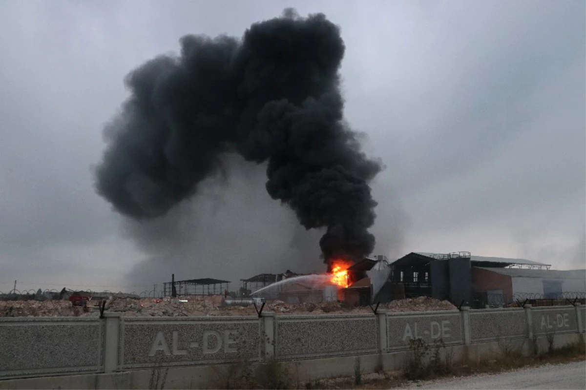 Adana\'da Kimyasal Fabrikasında Patlama Sonucu Yangın Çıktı