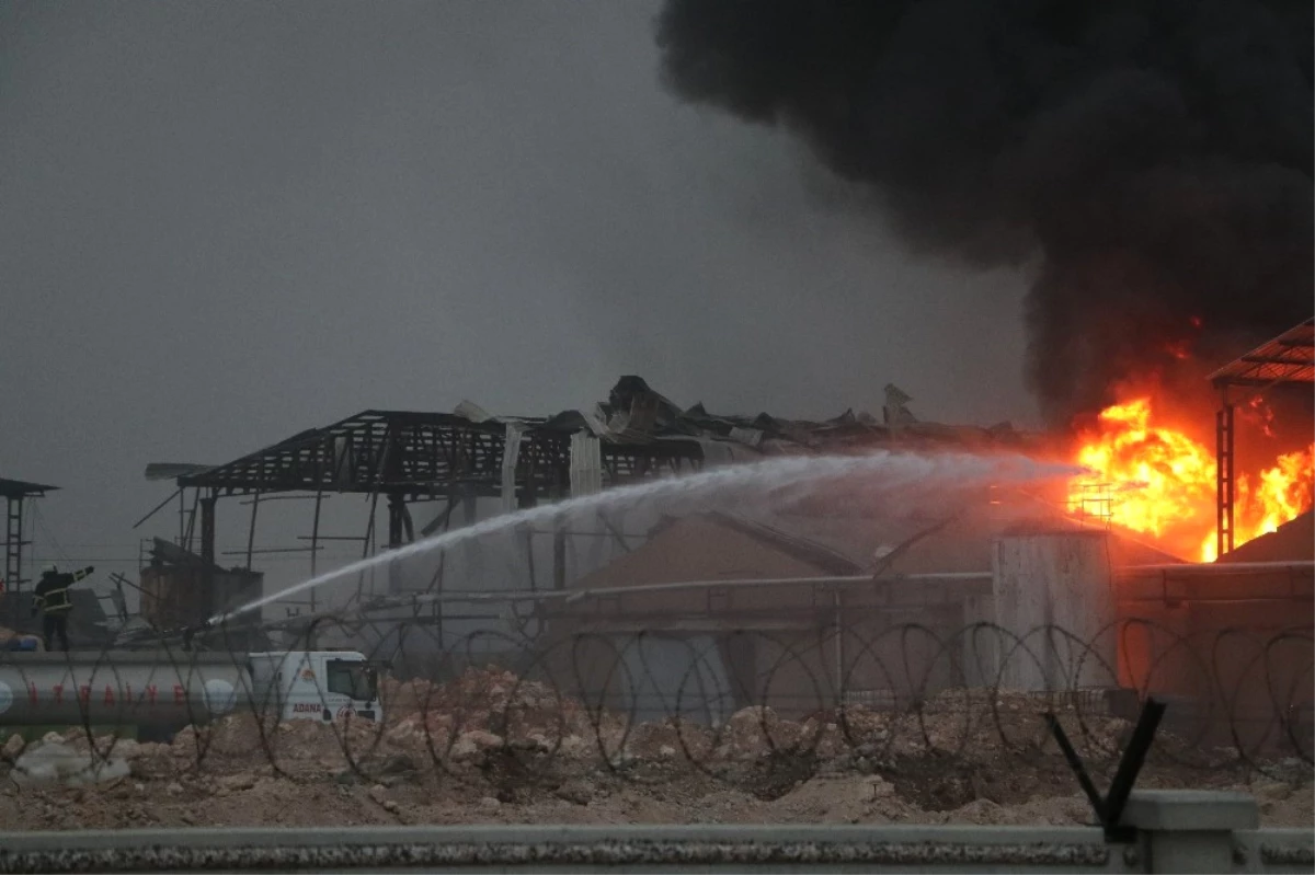 Adana\'da Kimyasal Sanayi Deposunda \'Bomba Etkisi\' Yaratan Patlama