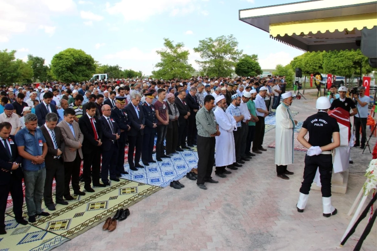 Adliyede Şehit Edilen Polis Memuru Son Yolculuğuna Uğurlandı