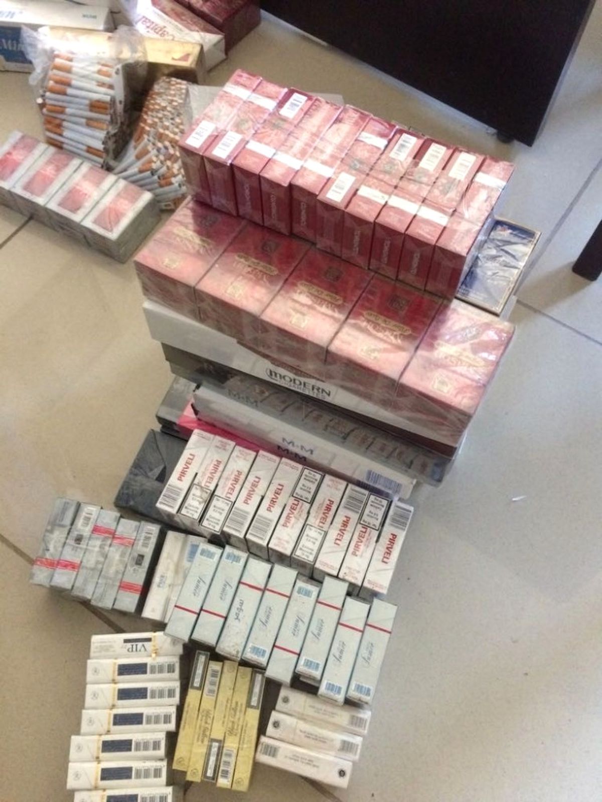 Aliağa\'da Bin 480 Paket Kaçak Sigara Ele Geçirildi