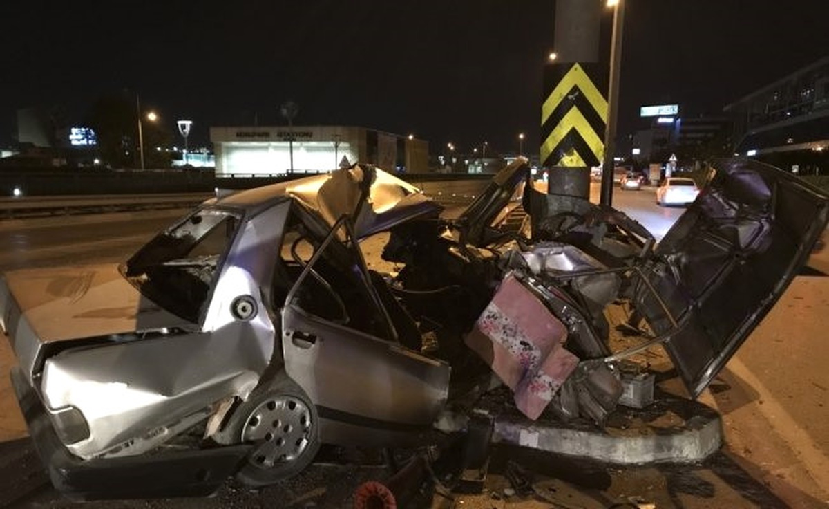 Anne Babayı Çocuklarından Trafik Kazası Ayırdı