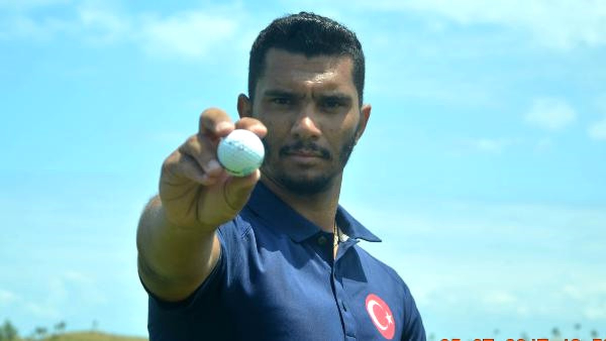Bakan Çavuşoğlu\'nun İsteği Üzerine Futbolu Bırakıp Golfe Başladı