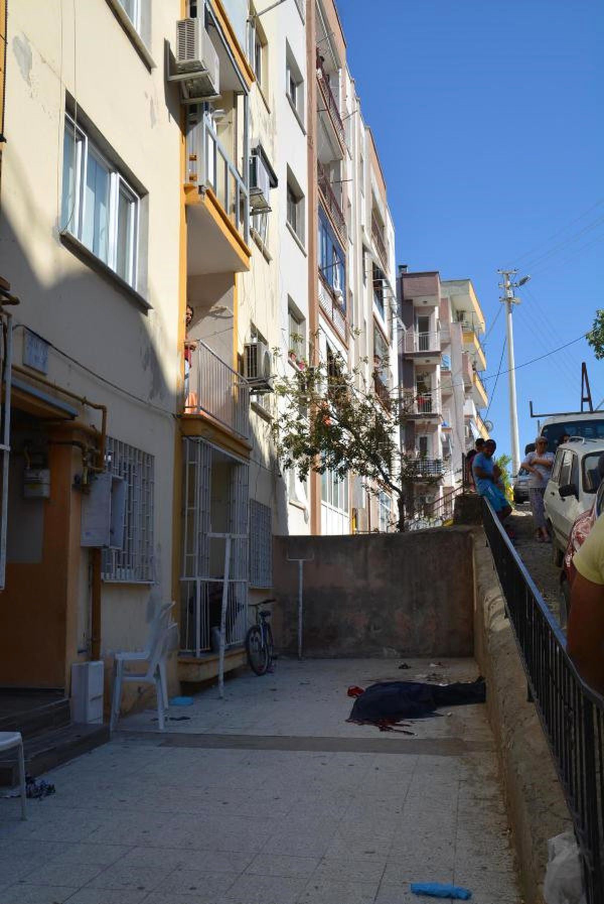 Balkondan Düşen Camcı Öldü