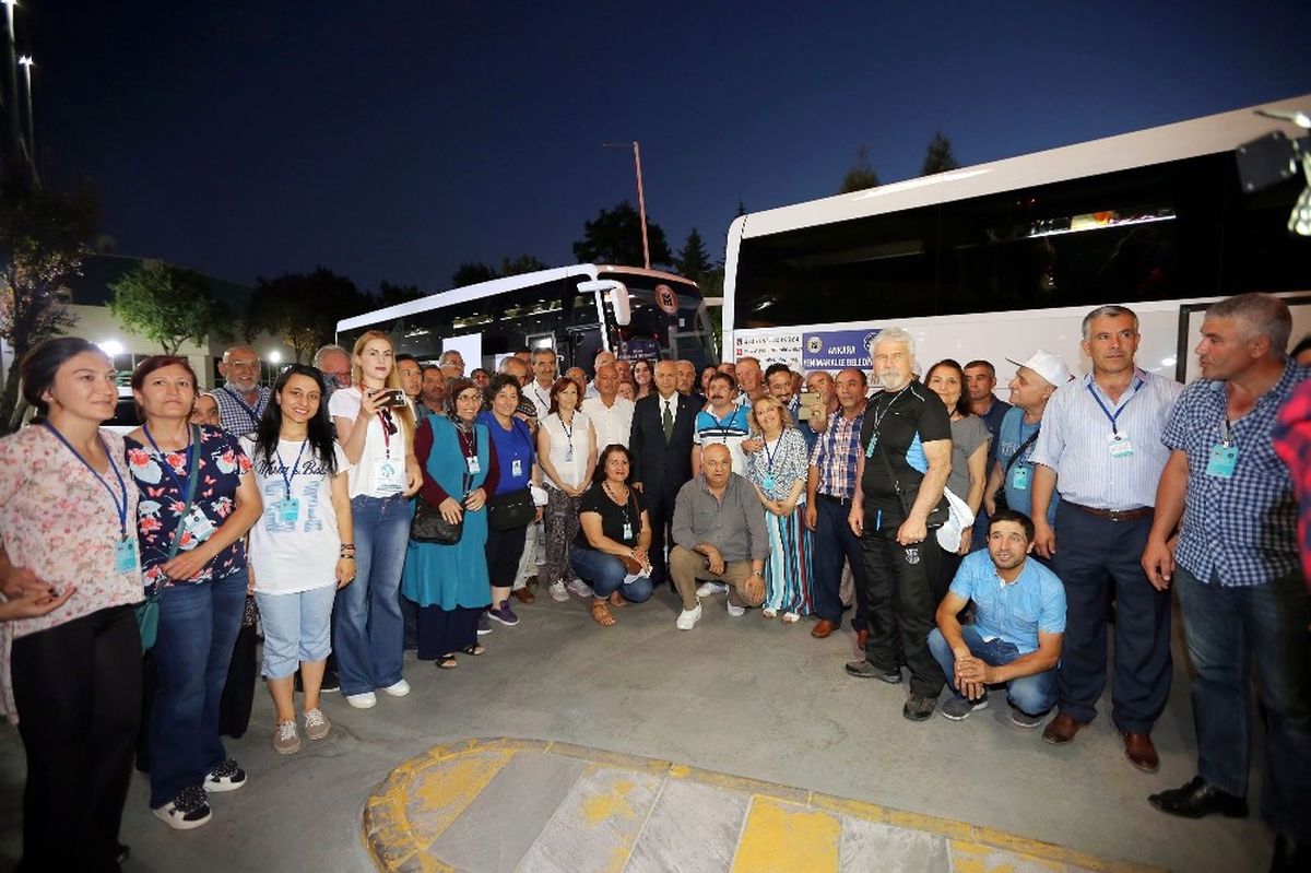 Başkan Yaşar, Yenimahallelileri Çanakkale\'ye Uğurladı