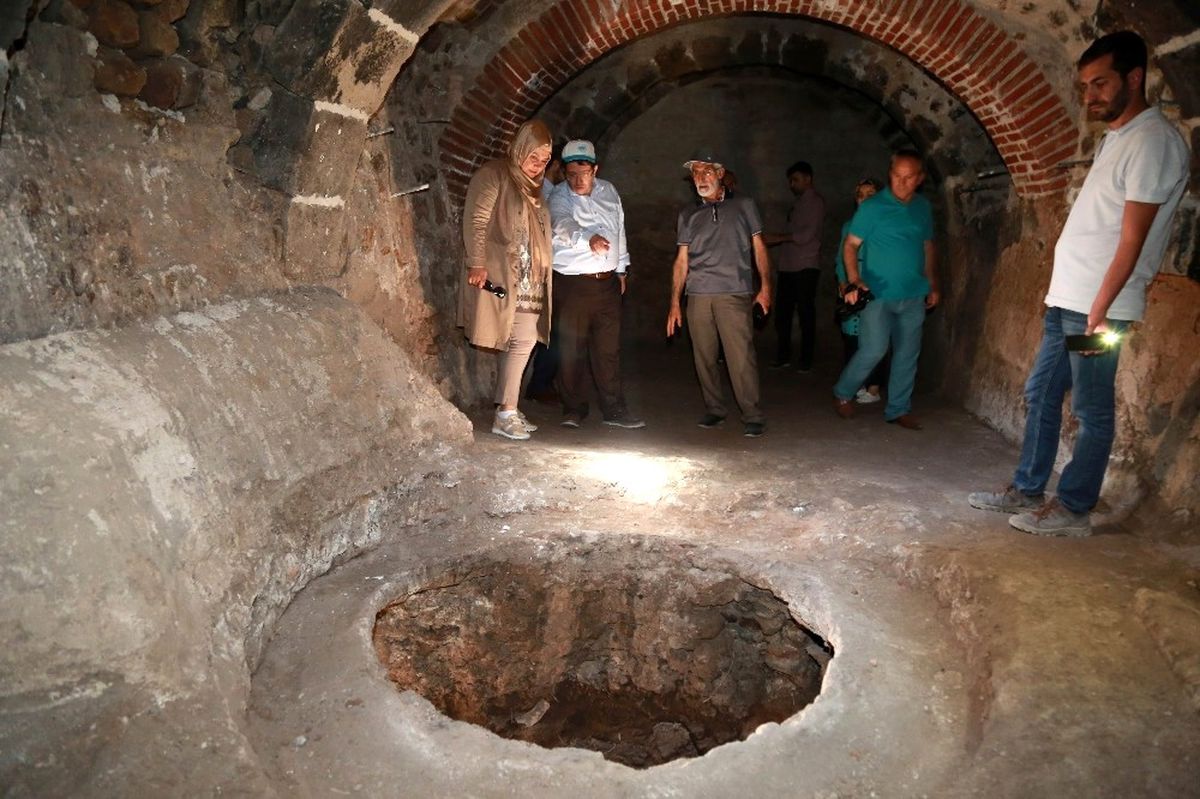 Başkan Yazgı, Restoresi Devam Eden Tarihi Hamamda İnceleme Yaptı