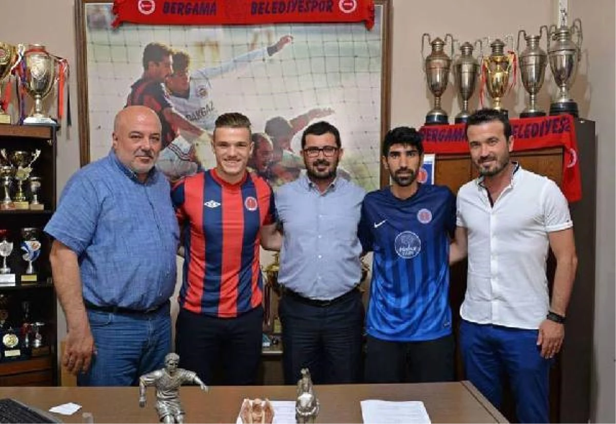 Bergama Belediyespor\'da Çifte İmza