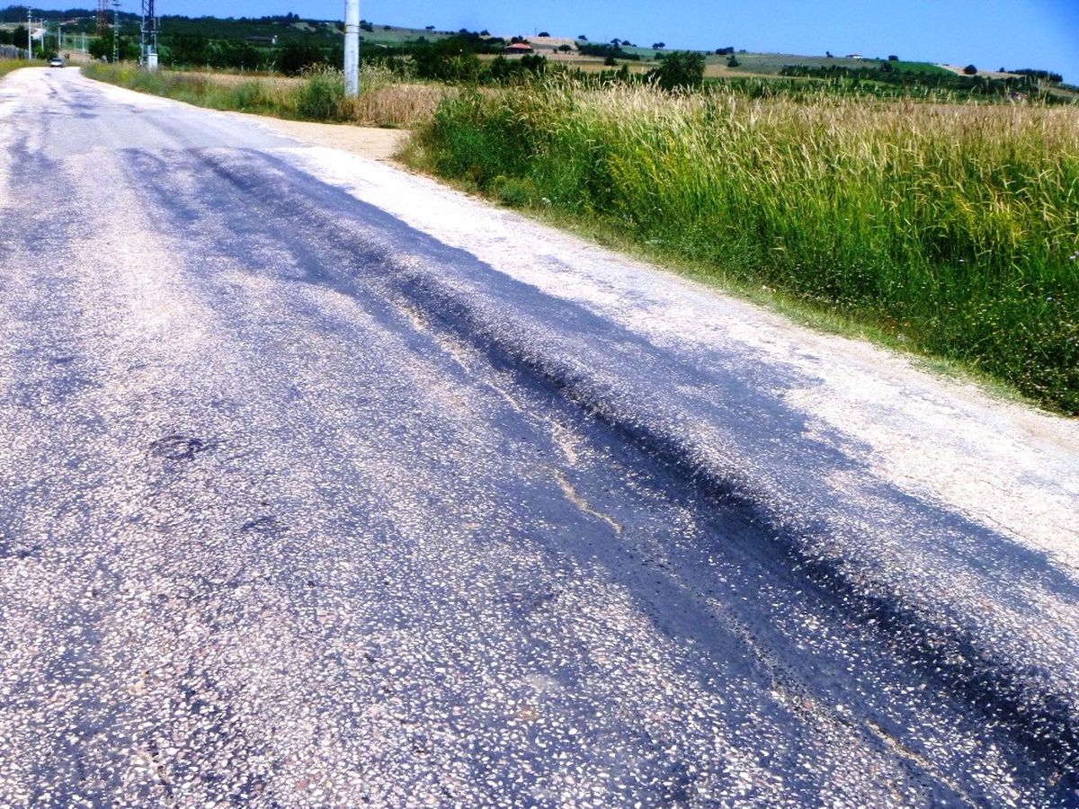 Bilecik\'teki Köy Yolları Dökülüyor
