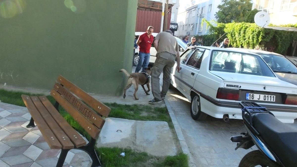 Burhaniye\'de Polis Uyuşturucu Satıcılarına Geçit Vermiyor