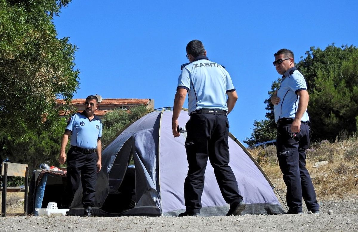 Çeşme\'de Hurdacılara Çadır Operasyonu