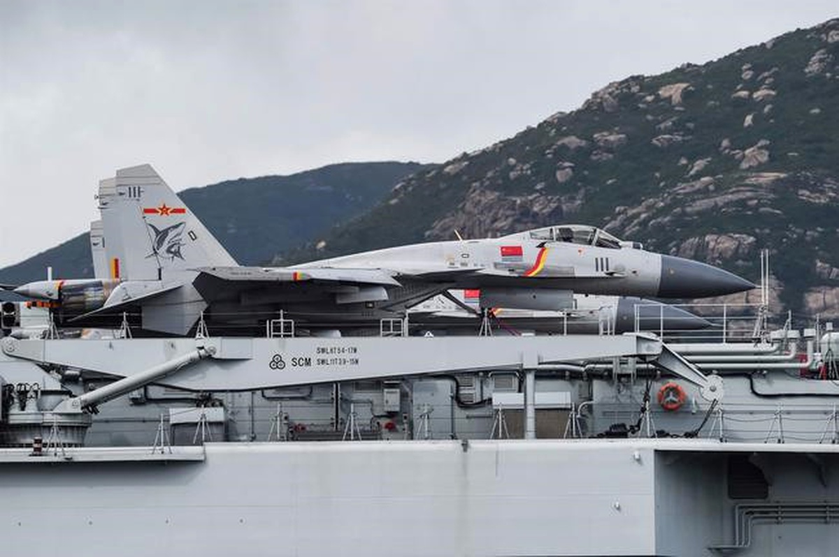 Çin\'in İlk Uçak Gemisi Liaoning Hong Kong\'da