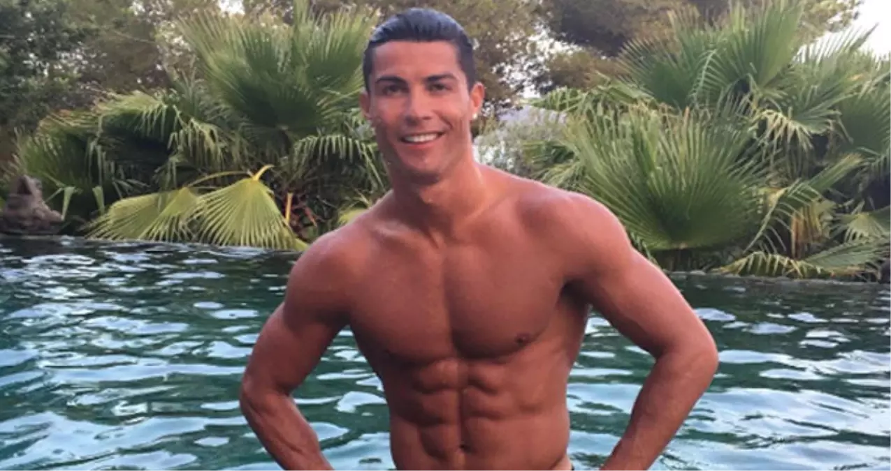 Cristiano Ronaldo, Ibiza\'da PSG\'nin Sahibiyle Görüştü