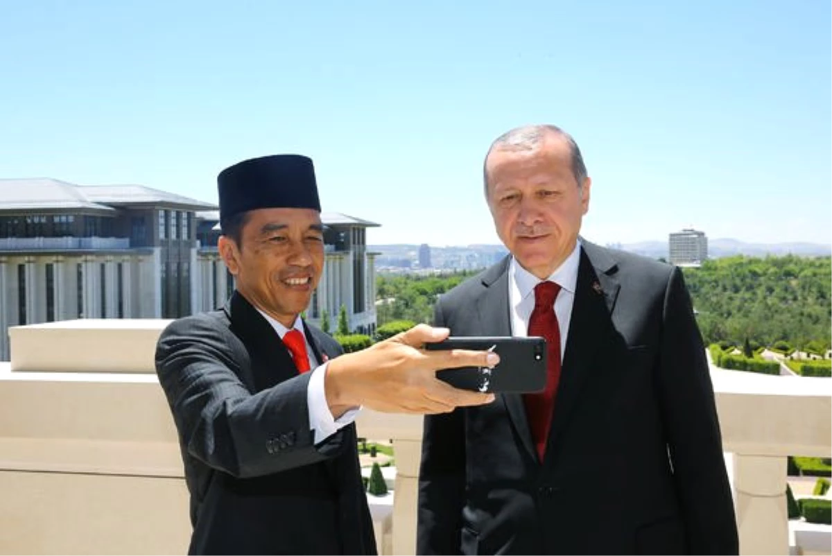 Endonezya Cumhurbaşkanı, Erdoğan\'la Külliye\'de Selfie Çekti
