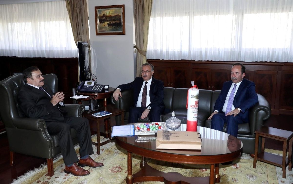 Devlet Erkanı Kırmızı Dipli Mumla Kırkpınar\'a Davet Edildi