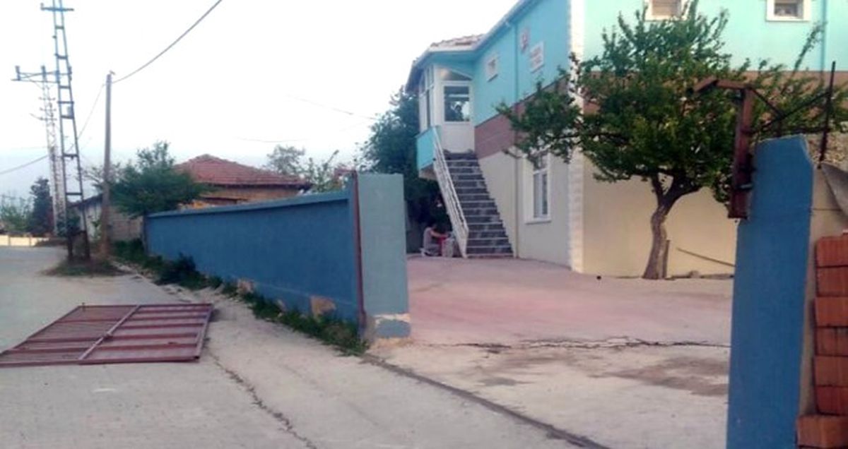 Devrilen Demir Kapının Altında Kalan Çocuk Hastanede Öldü