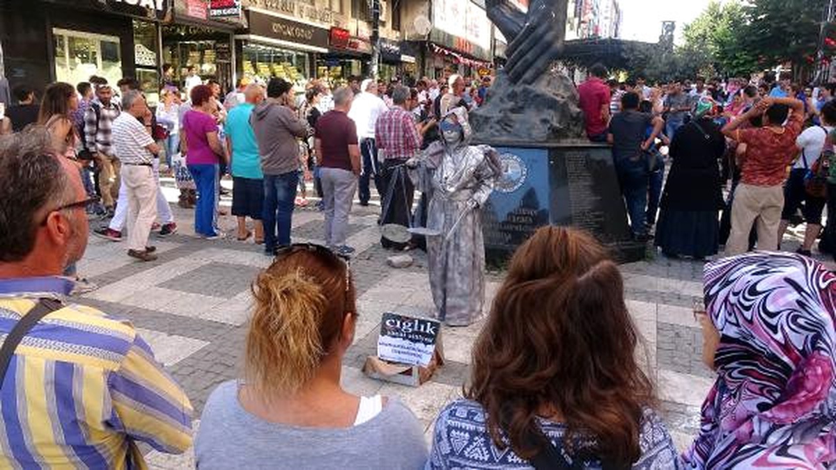 Dha İstanbul - \'Adalet Yürüyüşü\'nden Etkilenen Tiyatro Sanatçısından \'Adalet Duruşu\'