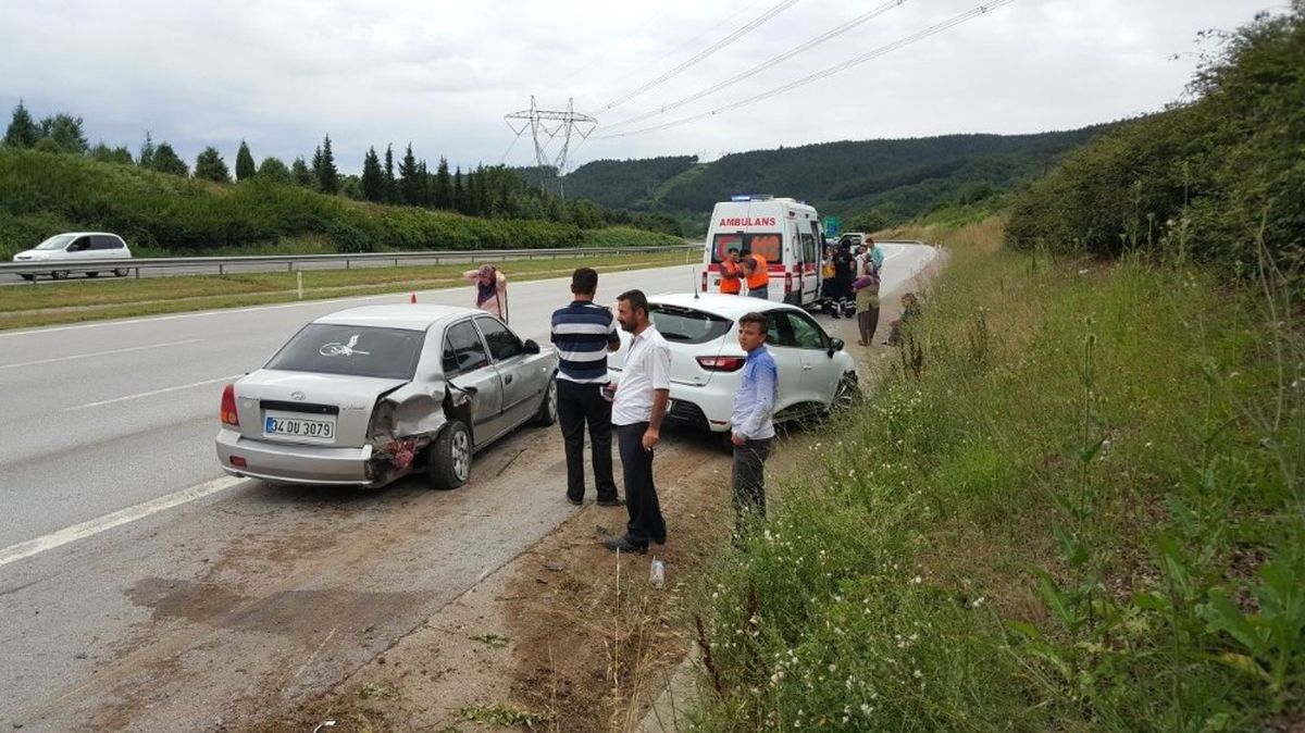 Düzce\'de Trafik Kazası 4 Yaralı