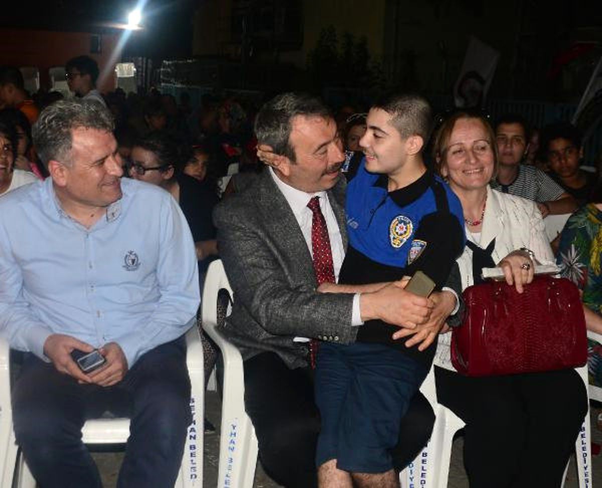 Emniyet Müdürü, Engelli Çocuklarla Film İzleyip Pamuklu Şeker Dağıttı