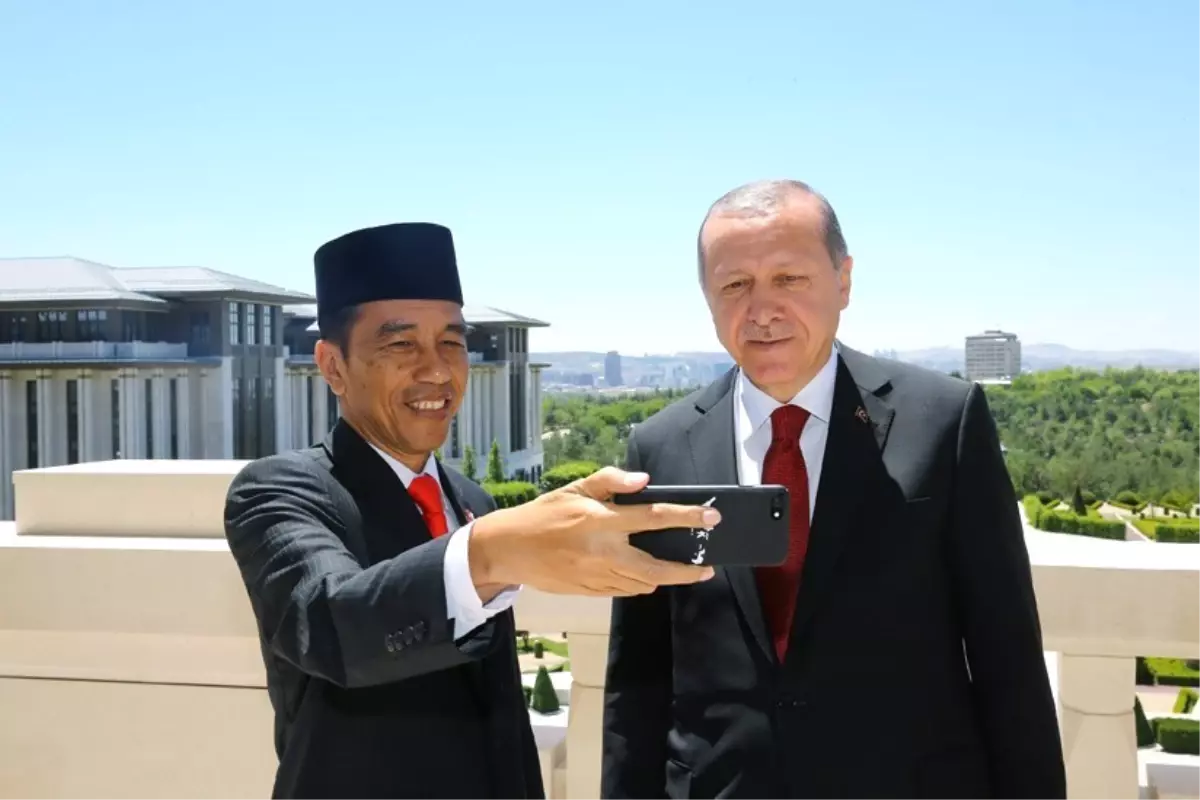 Endonezya Cumhurbaşkanı Widodo, Cumhurbaşkanı Erdoğan ile Sosyal Medyadan Canlı Yayın Yaptı