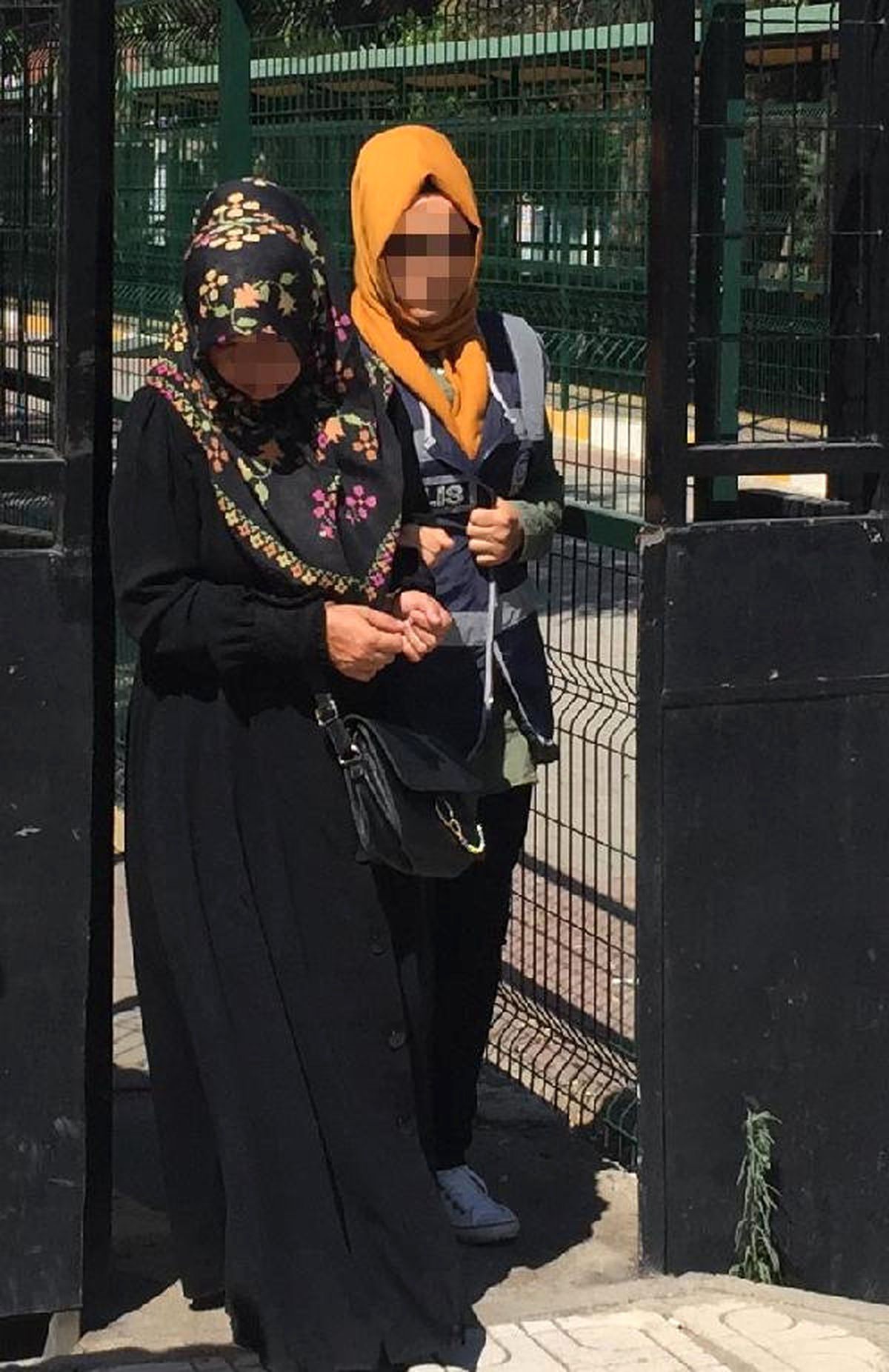 Eşini Uyurken Bacağından Vuran 4 Çocuk Annesi Tutuklandı