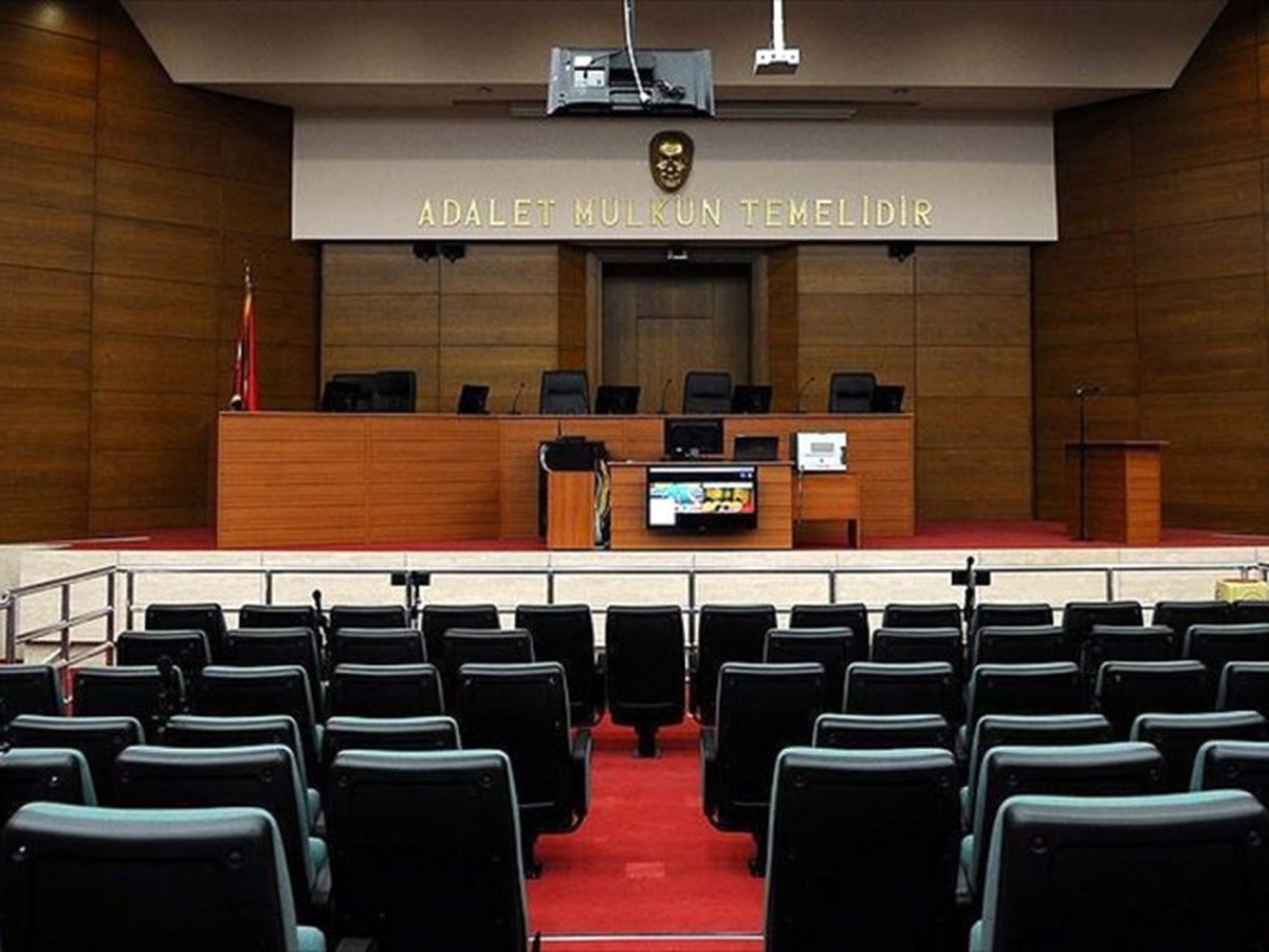 Eski Hdp Eş Başkanı Selahattin Demiştaş, Kelepçeli Bir Şekilde Mahkemeye Gelmek İstemediği...