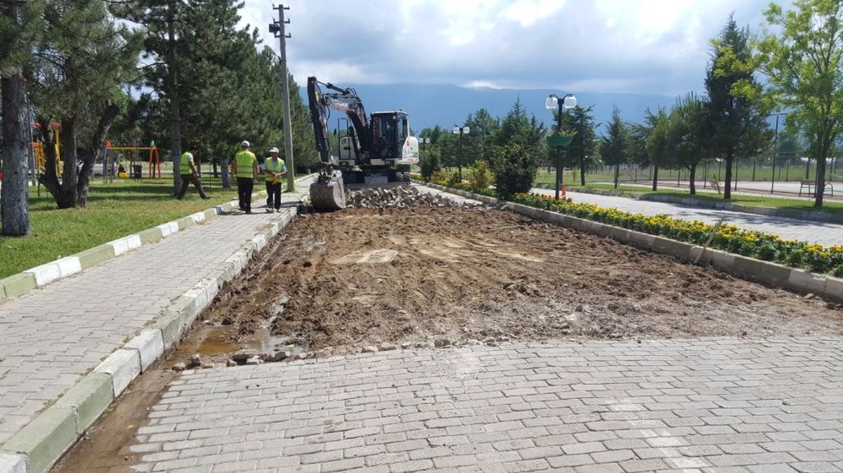 Eynal\'a Kilit Parke Taşı