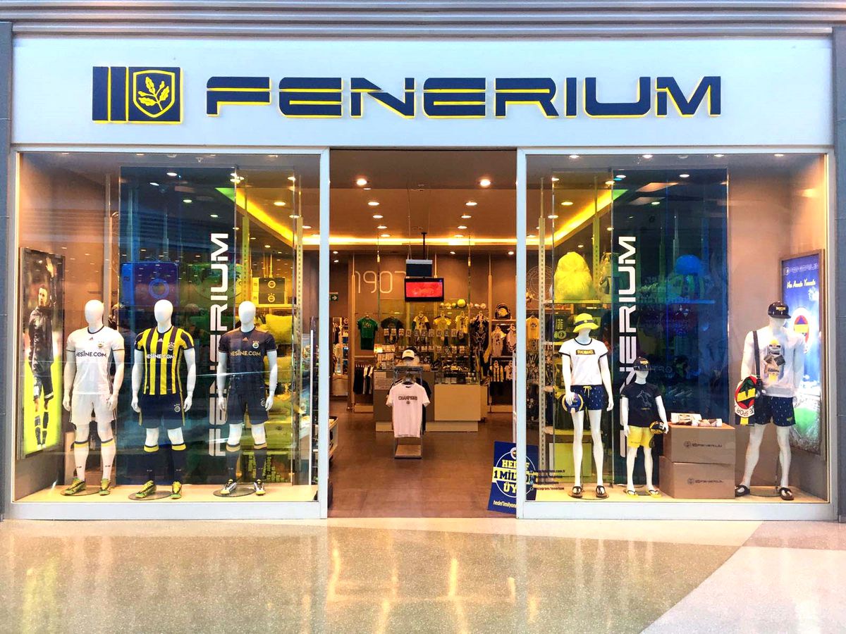 Fenerbahçe\'nin Yeni Sezon Formaları Satışa Çıkıyor