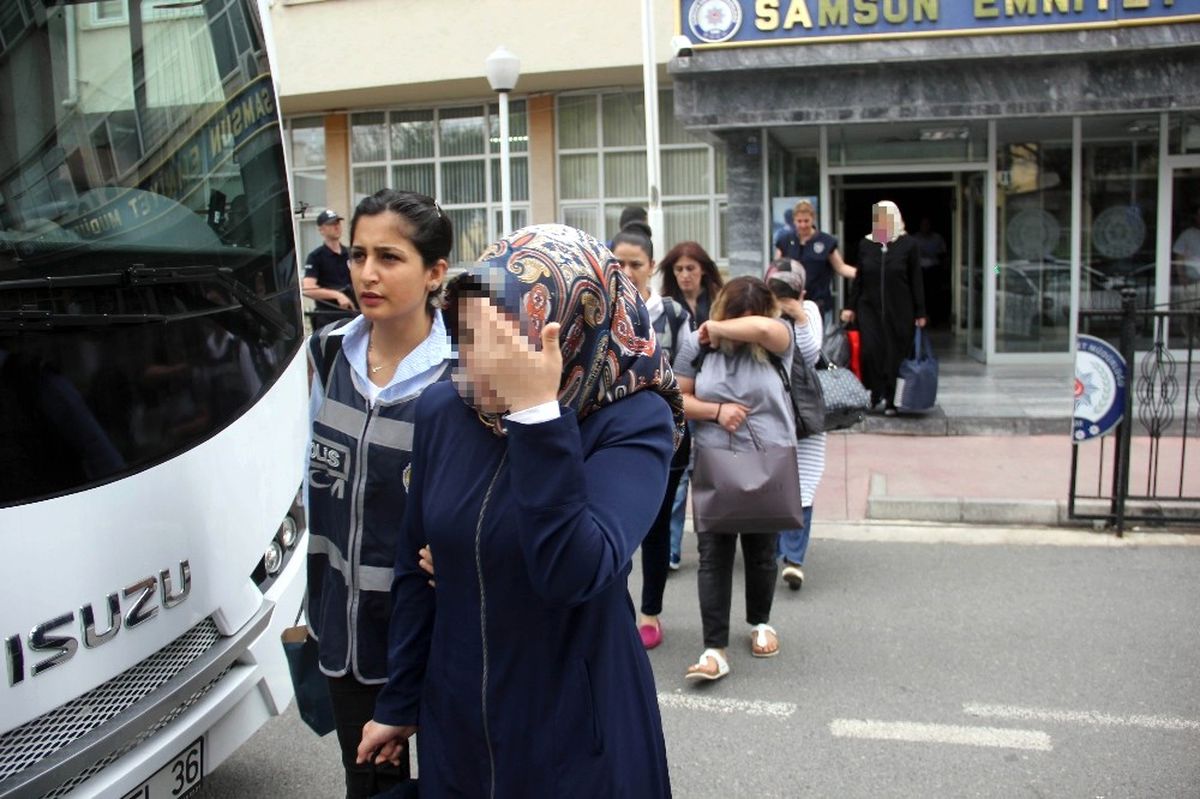 Fetö\'den Gözaltına Alınan 4\'ü Kadın 14 Kişi Adliyede