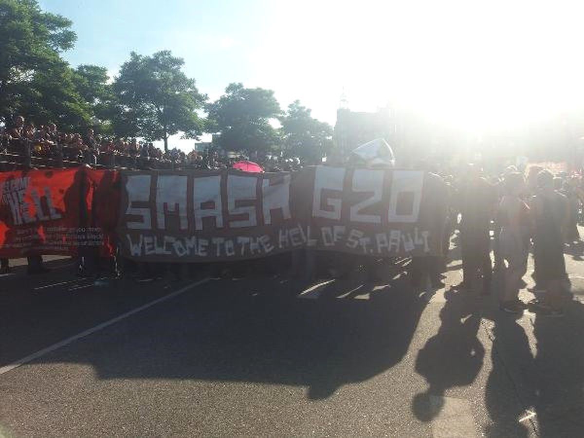 Hamburg\'da G20 Protestocularına Polis Engeli
