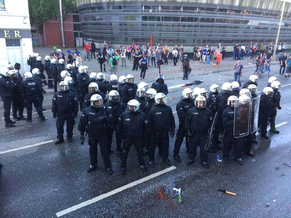 Hamburg\'da G20 Protestosuna Polis Müdahalesi
