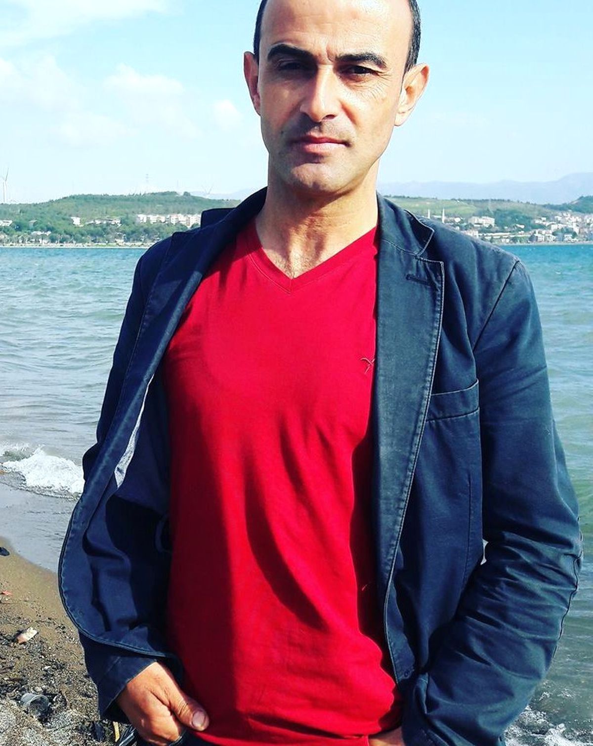 İzmir\'de Balkondan Düşen İşçi Öldü