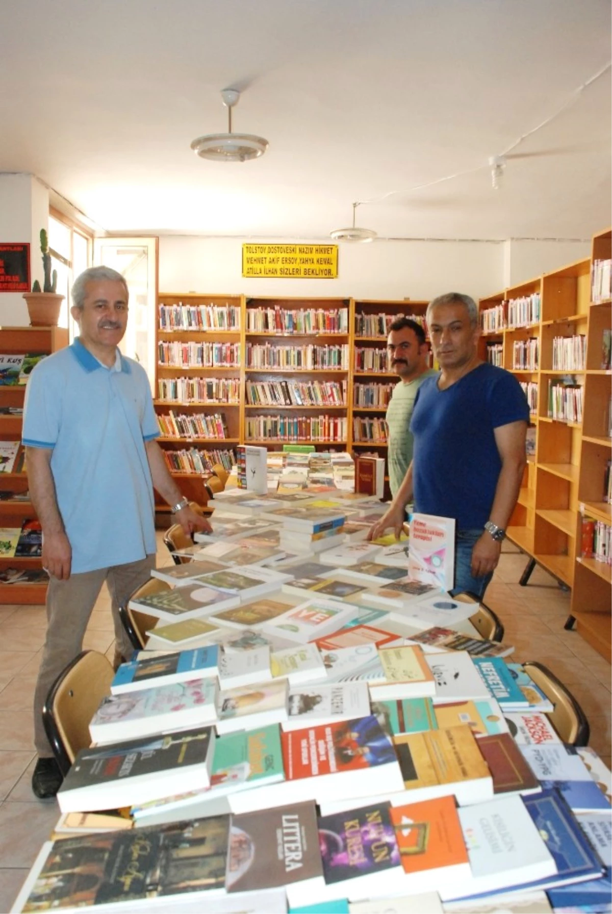Karacabey Kütüphanesine Yeni Kitaplar Geldi