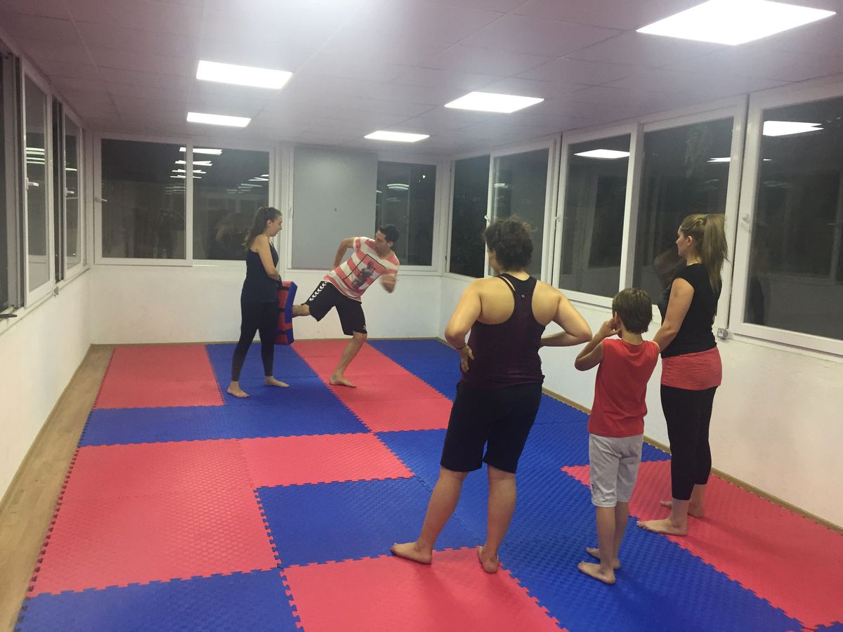 Karşıyakalı Bayanlar Kick Boksa Merak Sardı