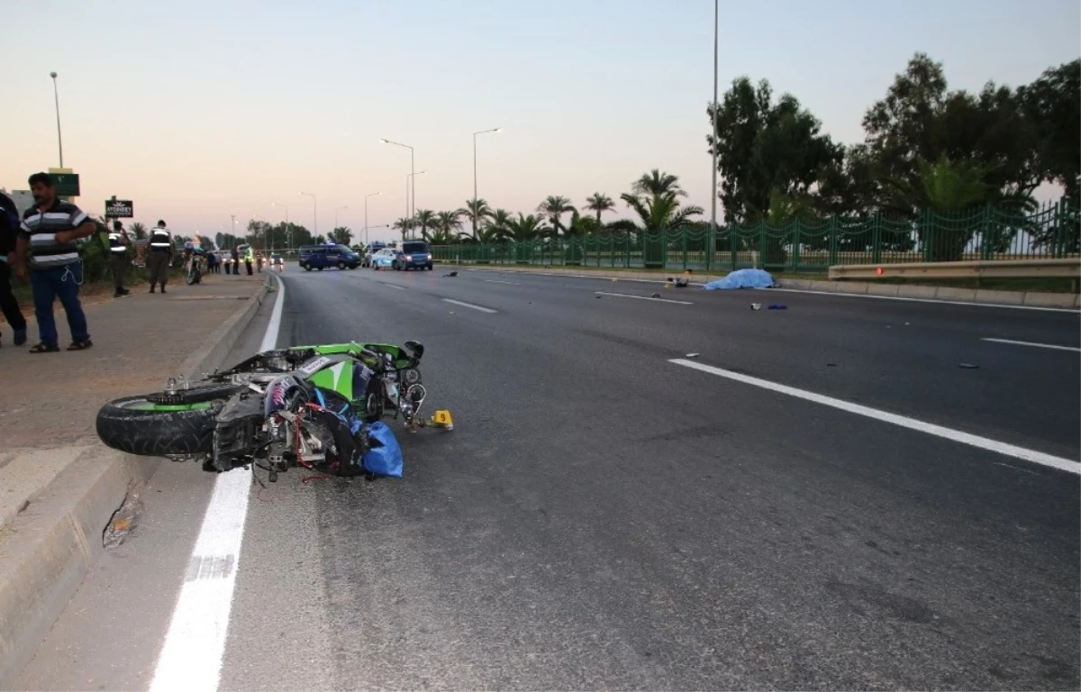 Kasise Hızlı Giren Motosiklet Sürücüsü Kaza Yaptı