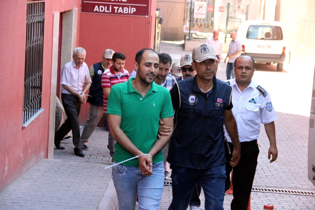 Kayseri\'de Bylock Operasyonunda Gözaltına Alınan 17 Kişi Adliyeye Çıkarıldı