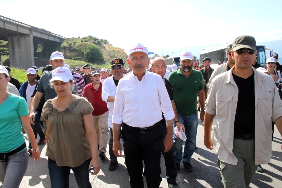 Kılıçdaroğlu, Adalet Yürüyüşü\'nün 20. Gününde İlk Molayı Verdi