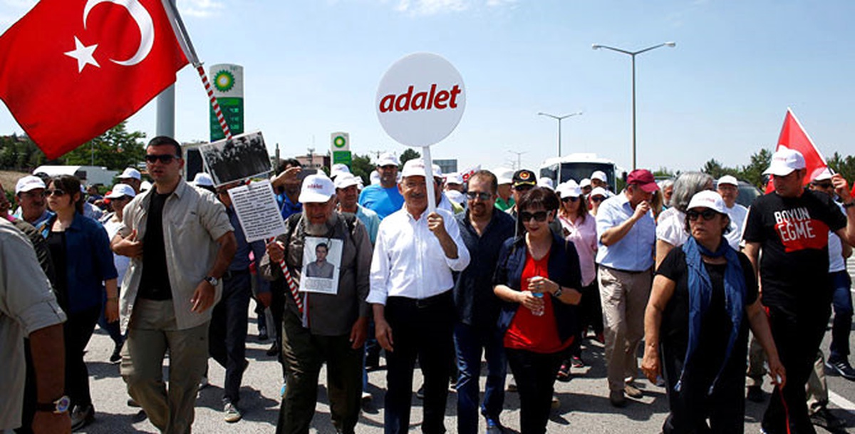 Kılıçdaroğlu \'Adalet Yürüyüşünü\' The Guardian\'a Yazdı